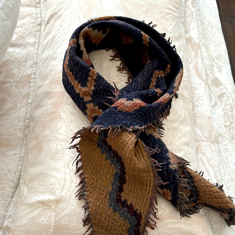 Reversible aritzia scarf